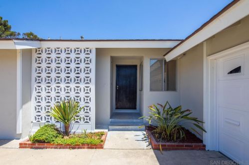 6227 Buisson St, San Diego CA 92122-2246 exterior