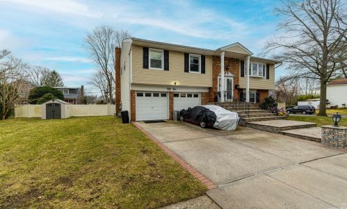 55 Duncan Dr, Westbury, NY 11590-1427