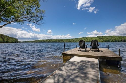 55 Interlaken Est, Lakeville, CT 06039-2105