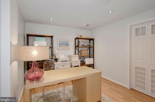 6618 Huntsman Blvd, Springfield VA 22152-2622 exterior