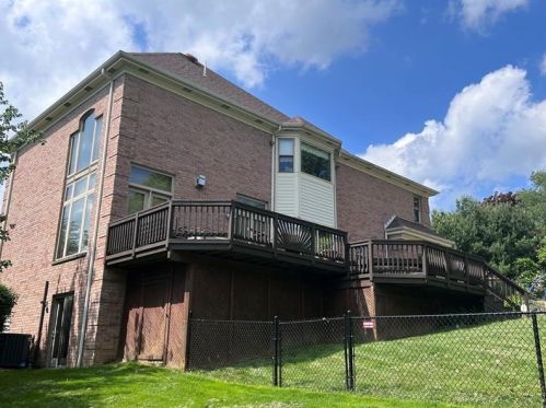 100 Estates Ct, Jeannette, PA 15644-9604