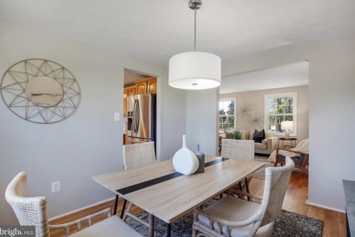 10624 Cavalcade St, Great Falls VA  22066-2427 exterior