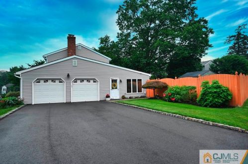100 Hill Hollow Rd, South Plainfield NJ  07080-1621 exterior