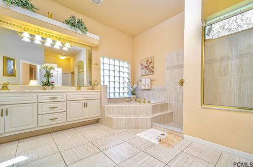 1422 Dolph Cir, Ormond Beach FL 32174-2891 exterior