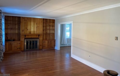 8 Midland Dr, Morristown NJ  07960-5065 exterior