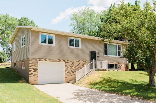 1505 Cliffview Dr, Holmen, WI 54636-9665
