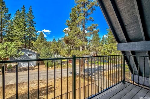 2161 Pinewood Dr, South Lake Tahoe CA  96150-5146 exterior