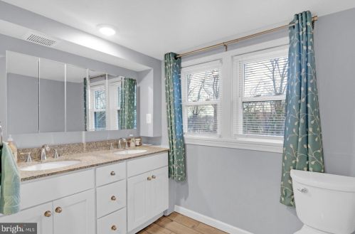 525 Park Blvd, Tavistock NJ  08033-2938 exterior