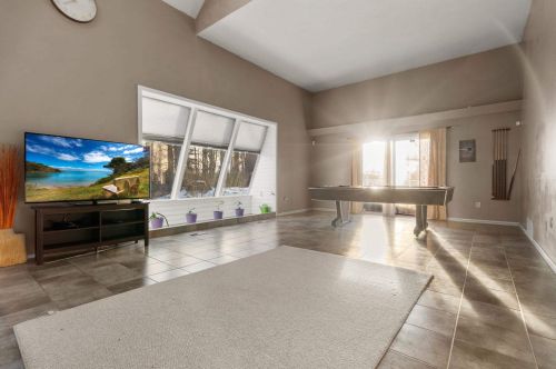 8 Kipford Way, Nashua NH 03063-1504 exterior