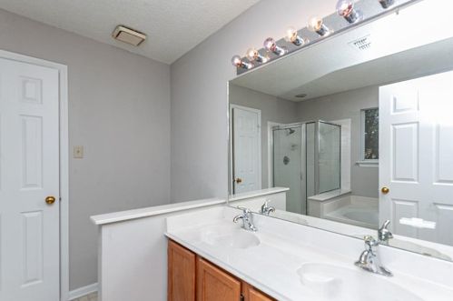 3313 Stone Bridge Dr, Lewisville TX  75028-2667 exterior