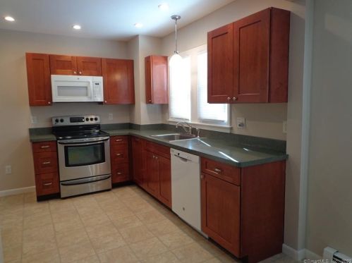 55 Benz St, Ansonia, CT 06401-2628