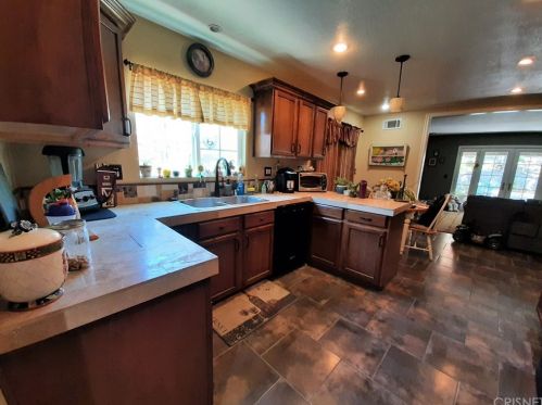 22015 Caceras St, Santa Clarita, CA 91350-2128
