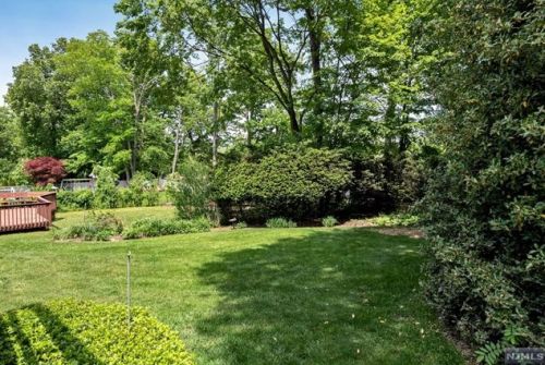 81 Mcnomee St, Oakland NJ  07436-2609 exterior