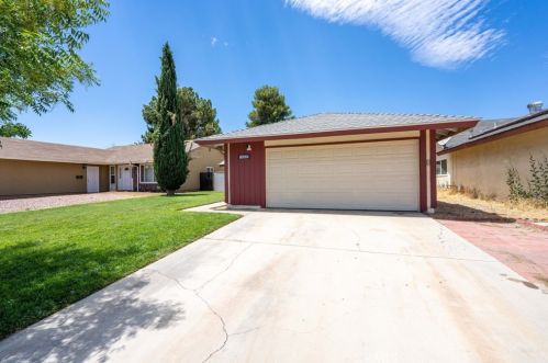 44523 Watford Ave, Lancaster, CA 93535-3103