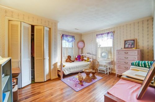 194 Center St, London OH  43140-1406 exterior