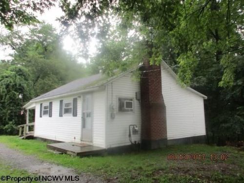 63 Florida St, Hodgesville, WV 26201-2708
