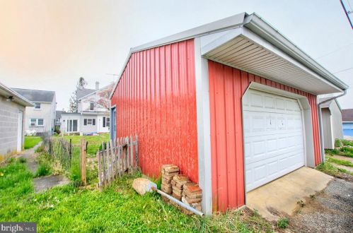 522 2nd Ave, Parkesburg PA  19365-1404 exterior