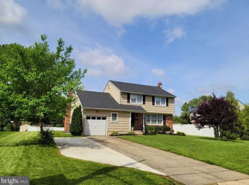 2495 Lenola Rd, Riverton, NJ 08077-3168