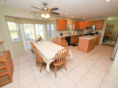 5 Minto Ct, South Setauket NY  11720-2884 exterior