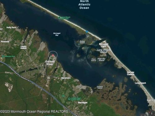 1600 Bch Blvd, Lacey NJ  08731-5031 exterior