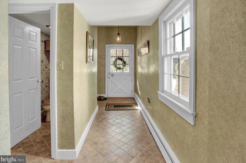 6411 Devonshire Hts Rd, Harrisburg PA 17111-4818 exterior