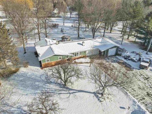 1457 Mailand Dr, Manitowoc WI  54220-9438 exterior