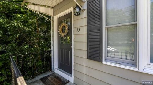 15 Grandview Ave, Oakland NJ  07436-1205 exterior