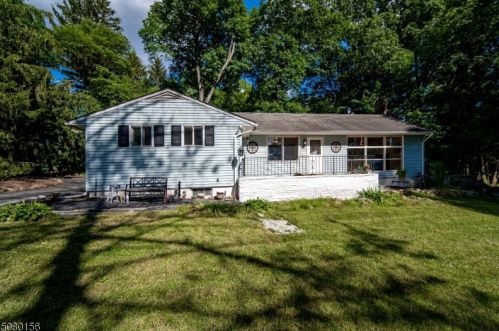 76 Pleasant Hill Rd, Dover, NJ 07869-3446