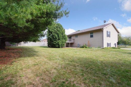 1438 Bea Ann Dr, Dodgeville WI  53533-8963 exterior
