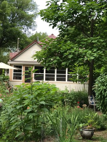 739 Main St, Poynette, WI 53955-9608
