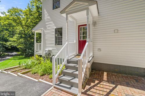 8819 Clinton Dr, Nokesville VA  20181-3205 exterior