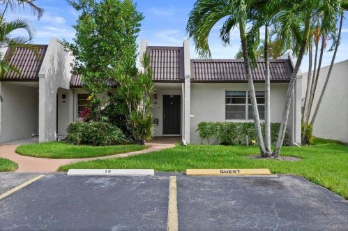 121 Lake Susan Dr, West Palm Beach, FL 33411-9253