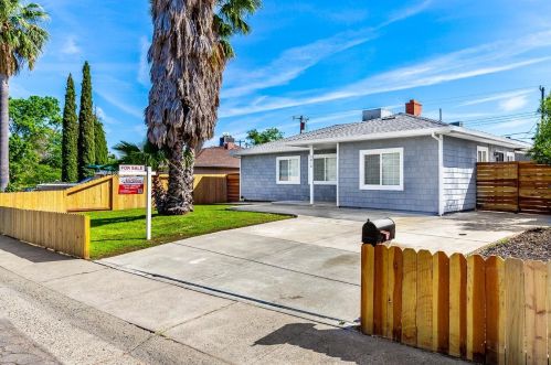 5812 Canary Dr, North Highlands, CA 95660-4705