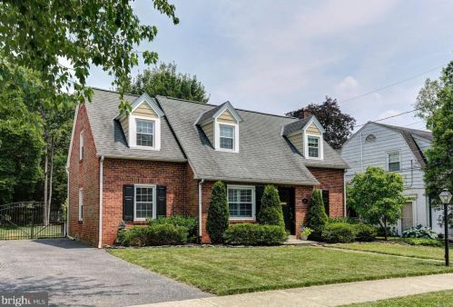 345 29th St, Camp Hill, PA 17011-2803