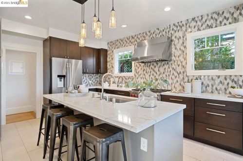 834 Calmar Ave, Oakland CA  94610-1731 exterior