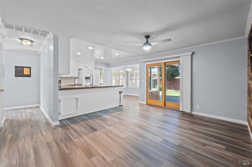 221 Alamo Dr, Vacaville CA  95688-2423 exterior