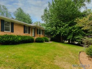 107 Edgehill Rd, Hendersonville, NC 28739-4027