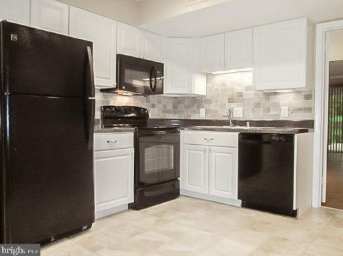 11907 Escalante Ct, Herndon VA  20191-1833 exterior