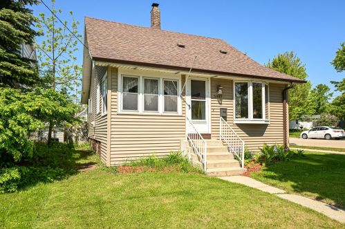 5447 Lake Dr, Cudahy, WI 53110-2042