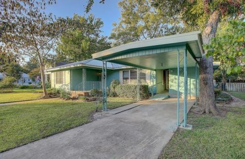 538 Madison St, Halsted, TX 78945-3242