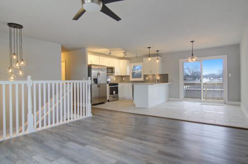 7449 Parrish Ave, Hammond, IN 46323-2756