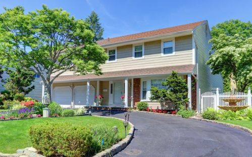 31 Nancy Dr, Westbury, NY 11590-1117