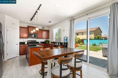 4086 Freesia Dr, Oakley CA  94561-1944 exterior