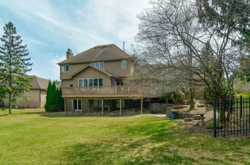 1282 Donegal Dr, Saint Paul MN 55125-3306 exterior