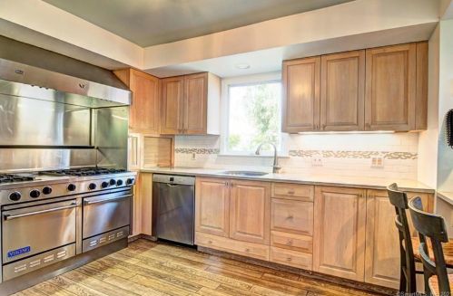 82 Pearsall Pl, Bridgeport, CT 06605-3522