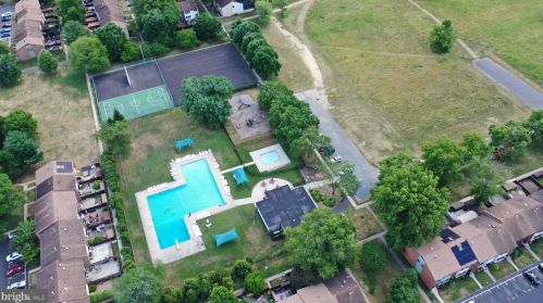 200 Canterbury Ct, East Windsor NJ 08520-5509 exterior