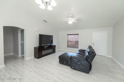 961 Daytona St, Cocoa, FL 32927-5111