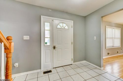 16 9th Ave, Manville NJ  08835-1512 exterior