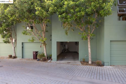 115 Glashaus Loop, Oakland CA 94608-1298 exterior