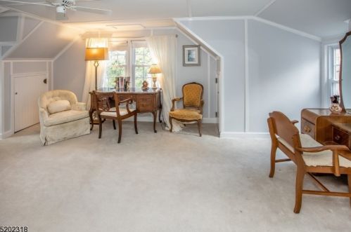 42 King George Rd, Warren NJ  07059-7045 exterior